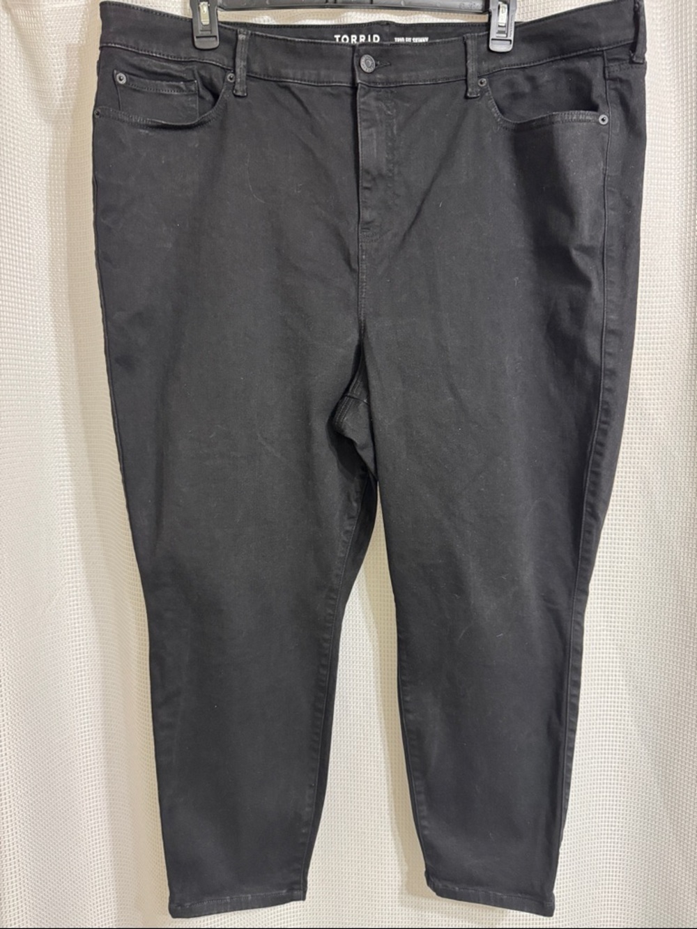 Women’s Torrid feel free fit black denim jeans.  Size 28/30